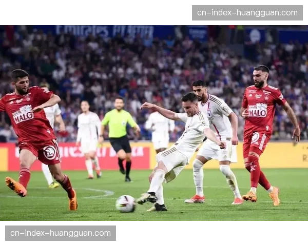 终场：里尔2-1逆转洛里昂，第85分钟完成绝杀