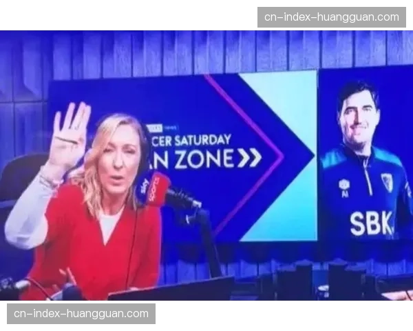 关键判罚引争议,VAR中心音频首次在直播中对球迷部分公开 关键判罚引争议,VAR中心音频首次在直播中对球迷部分公开